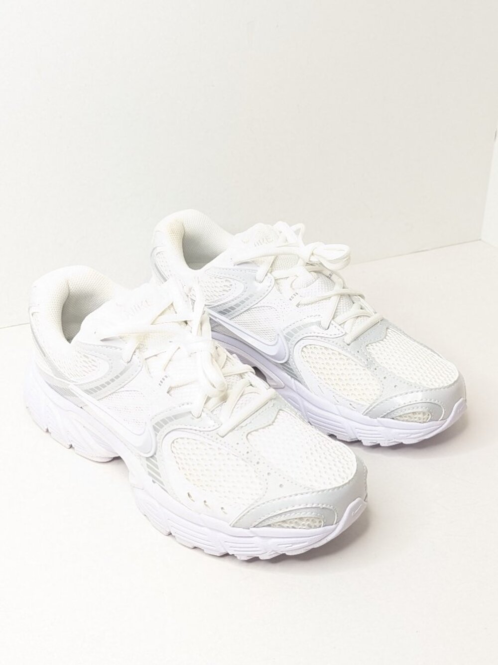 Nike V5 RNR Athletic Sneakers White Silver Women's 9.5